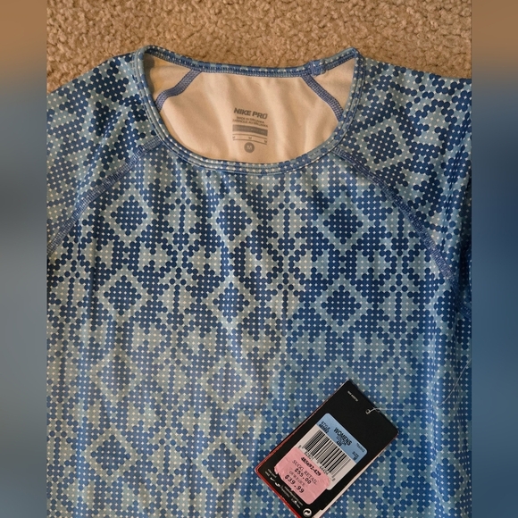 NWT Nike Pro Fleece Lined Blue Top Size Medium - Picture 2 of 5